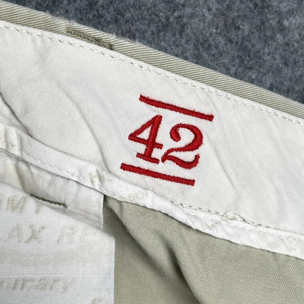 Tommy Bahama Chinos Men's Size 42 42x32‎ Beige Chino Pants